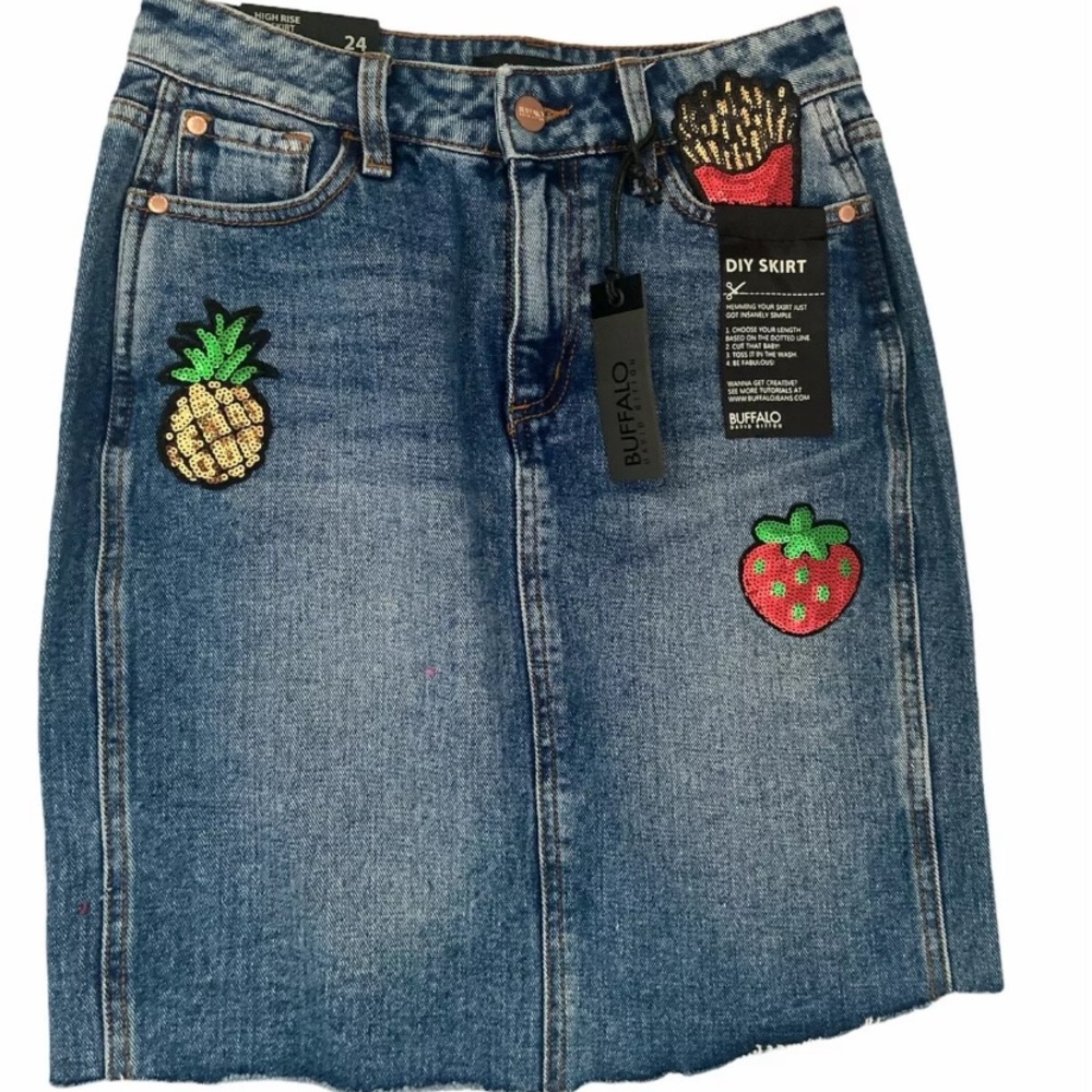 Buffalo David Bitton Skirt Women’s 24 Ivy Denim Sequined Patches Fun Cute Summer